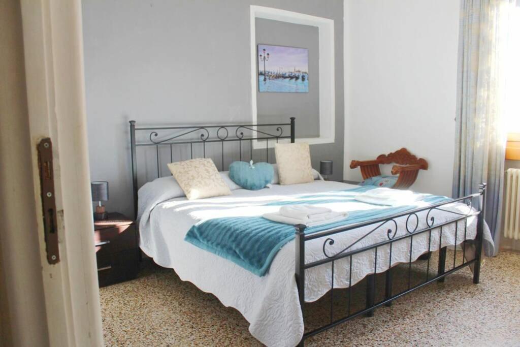 The Golden Apartment Venice Exterior photo